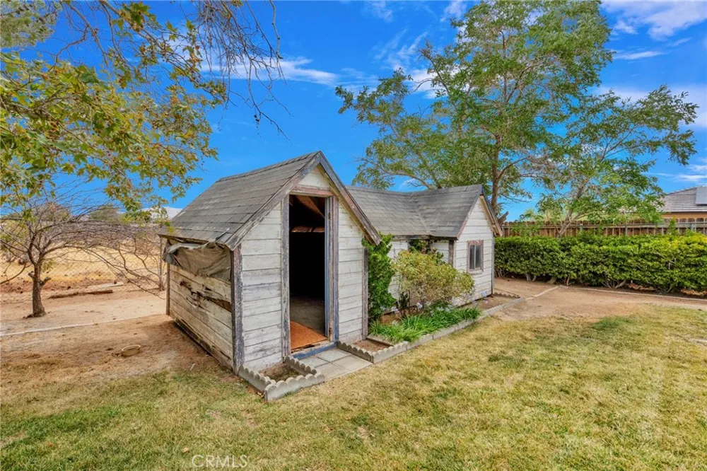 23333 Taos Apple Valley, CA 92307