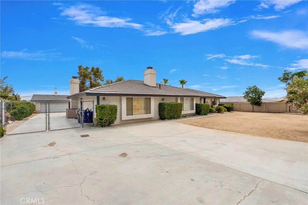 23333 Taos Apple Valley, CA 92307
