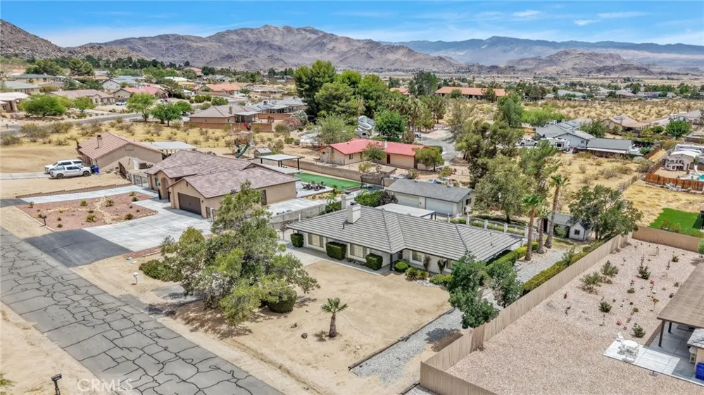 23333 Taos Apple Valley, CA 92307