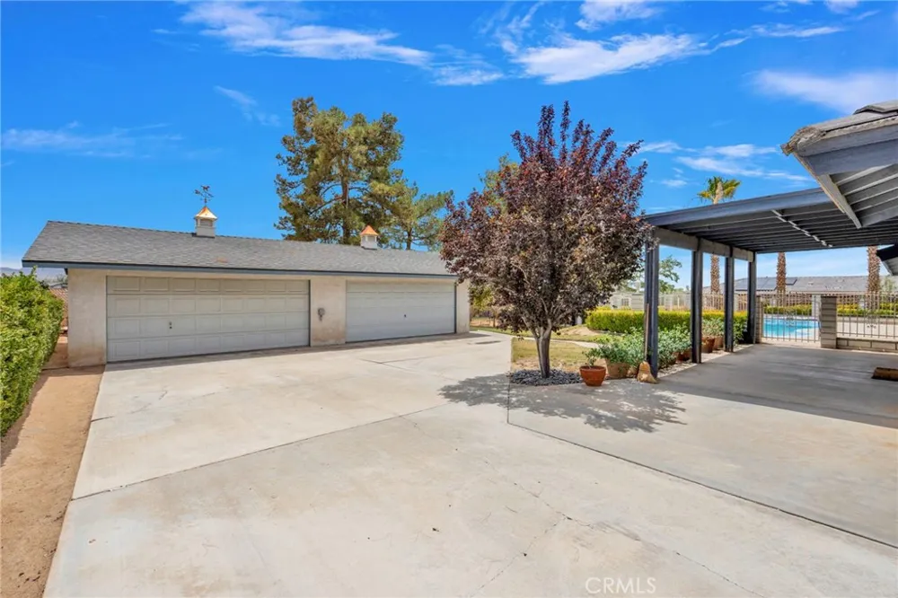 23333 Taos Apple Valley, CA 92307