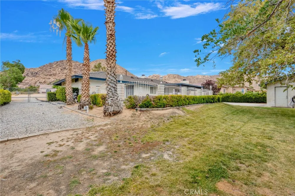 23333 Taos Apple Valley, CA 92307