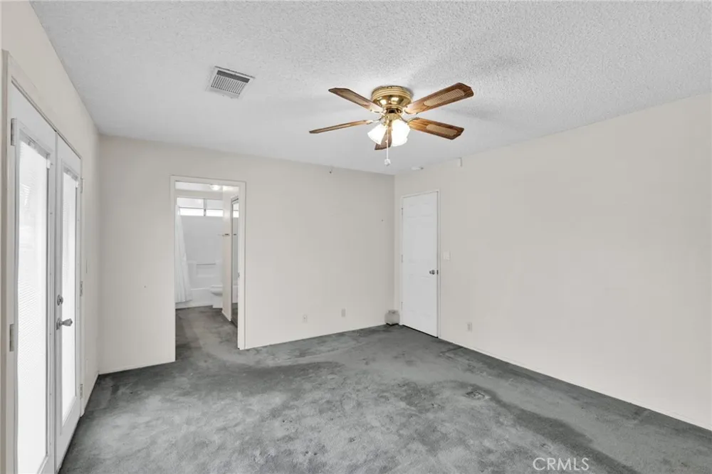 23333 Taos Apple Valley, CA 92307