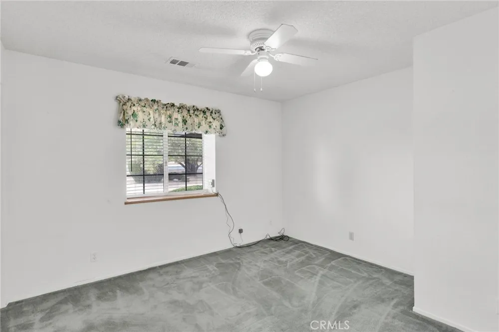 23333 Taos Apple Valley, CA 92307