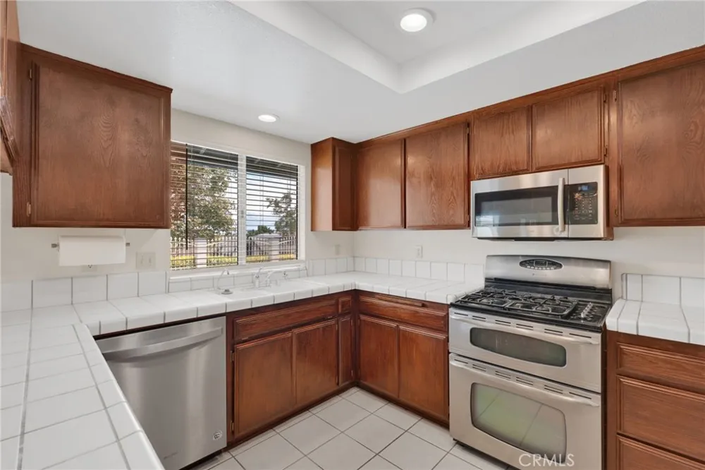 23333 Taos Apple Valley, CA 92307