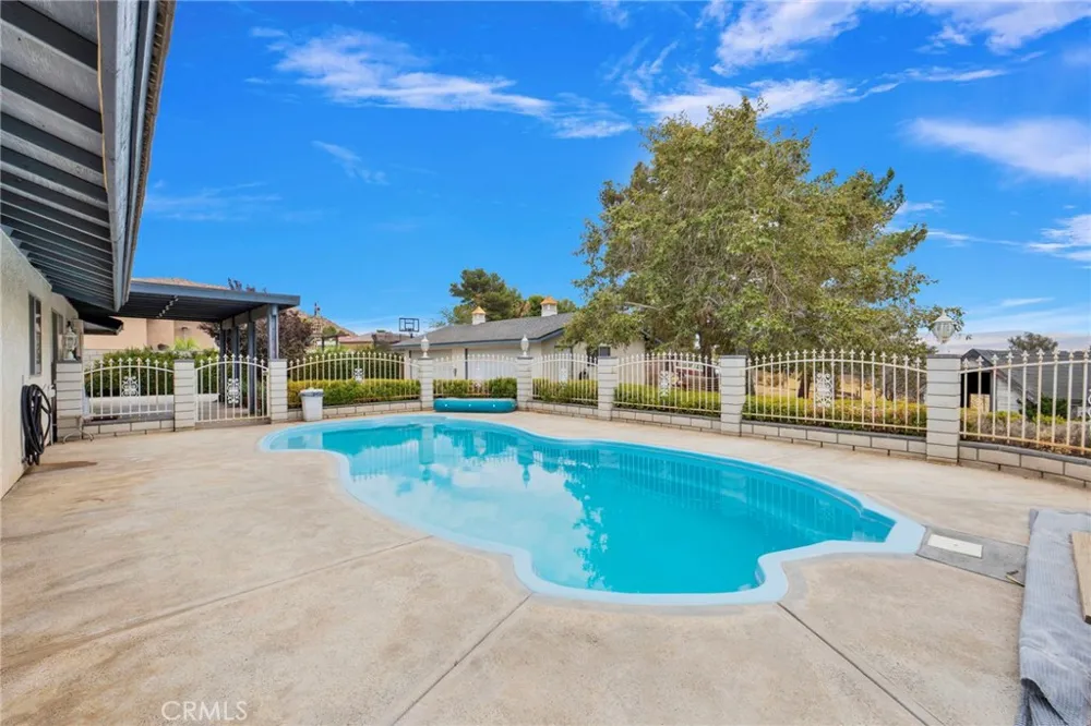 23333 Taos Apple Valley, CA 92307