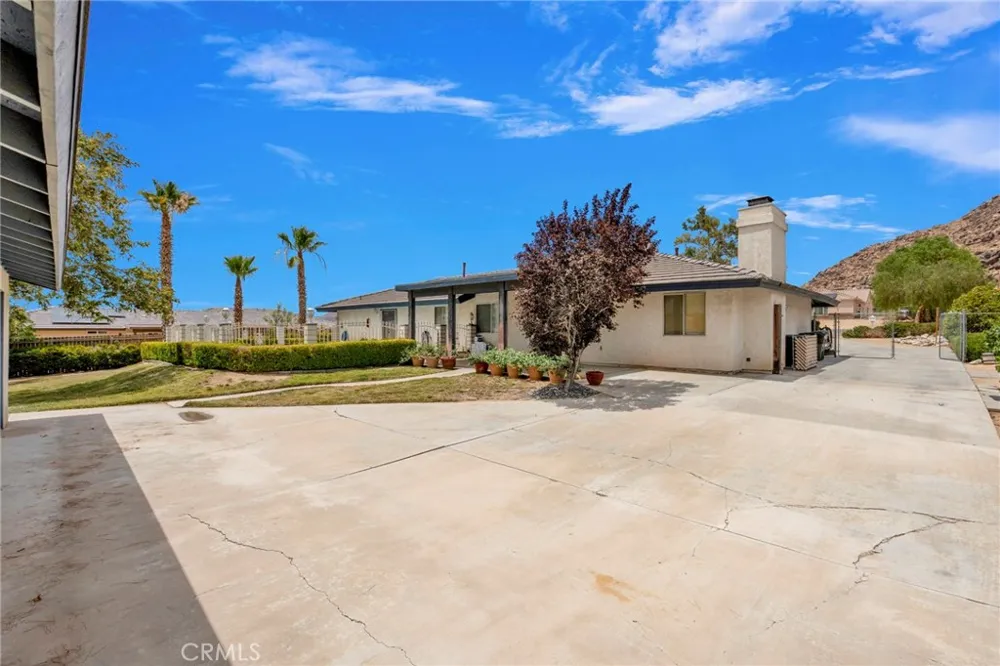 23333 Taos Apple Valley, CA 92307