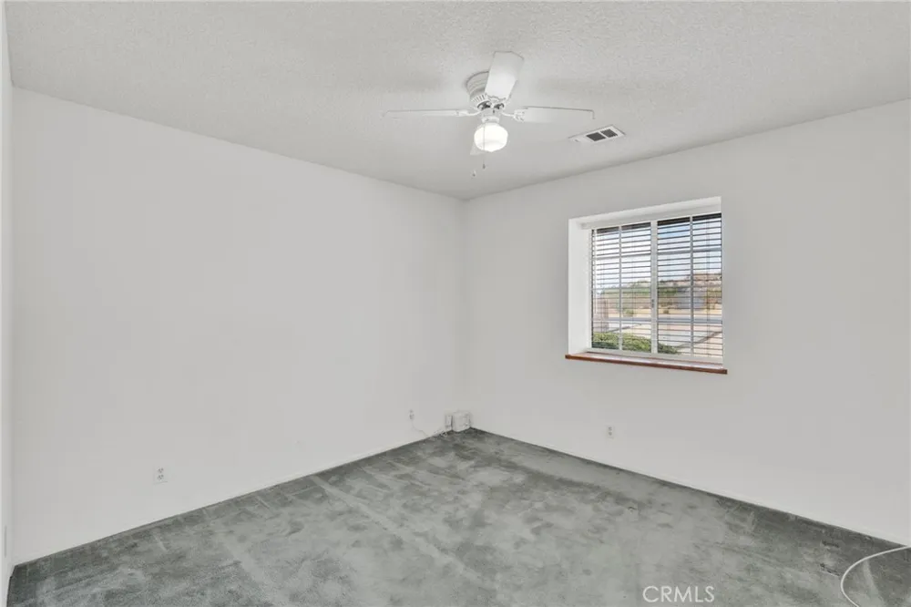 23333 Taos Apple Valley, CA 92307