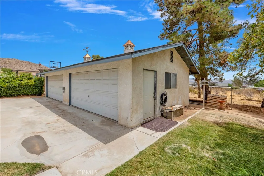 23333 Taos Apple Valley, CA 92307