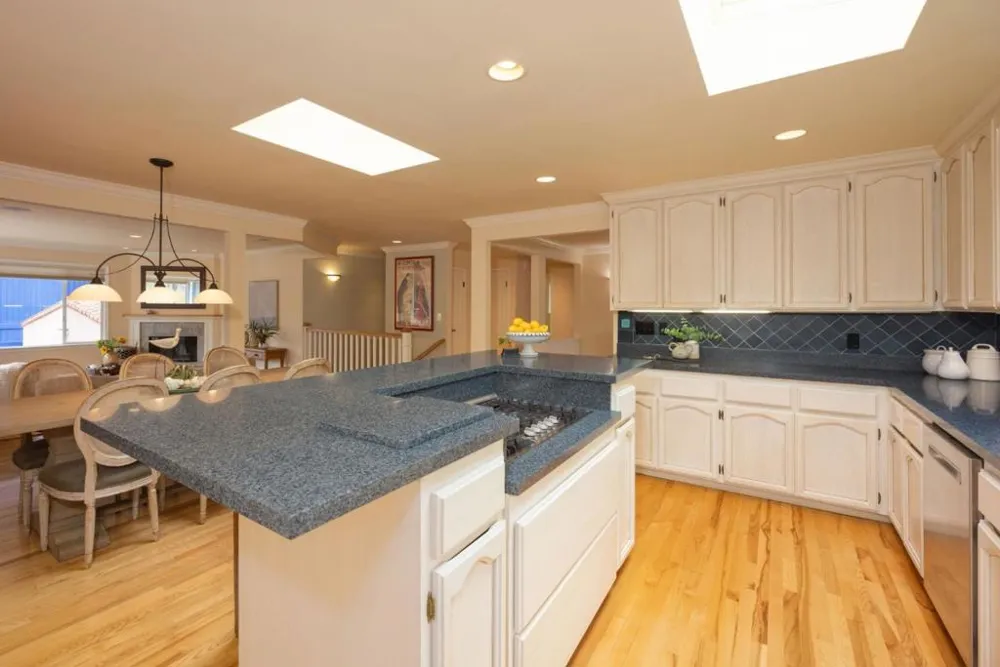551 4th Street Montara, CA 94037