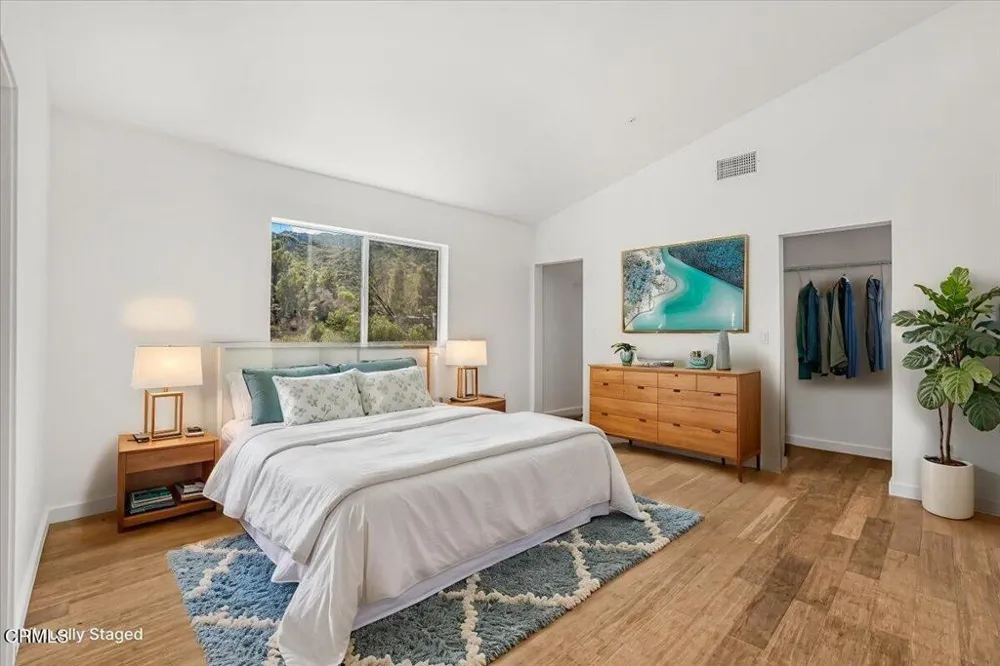 1944 Seminole Drive Agoura Hills, CA 91301
