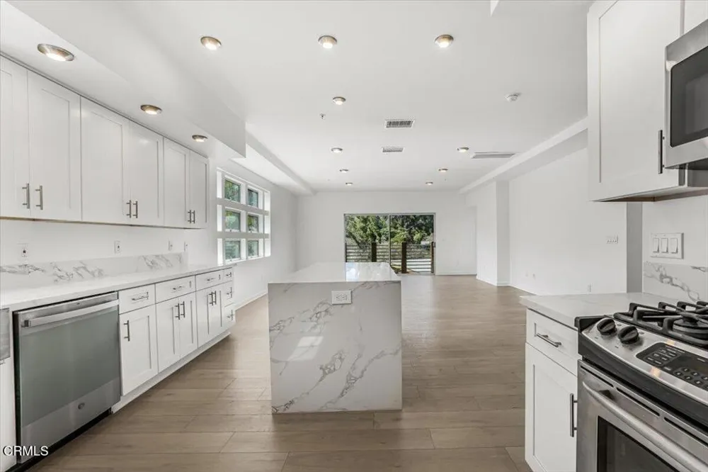1944 Seminole Drive Agoura Hills, CA 91301