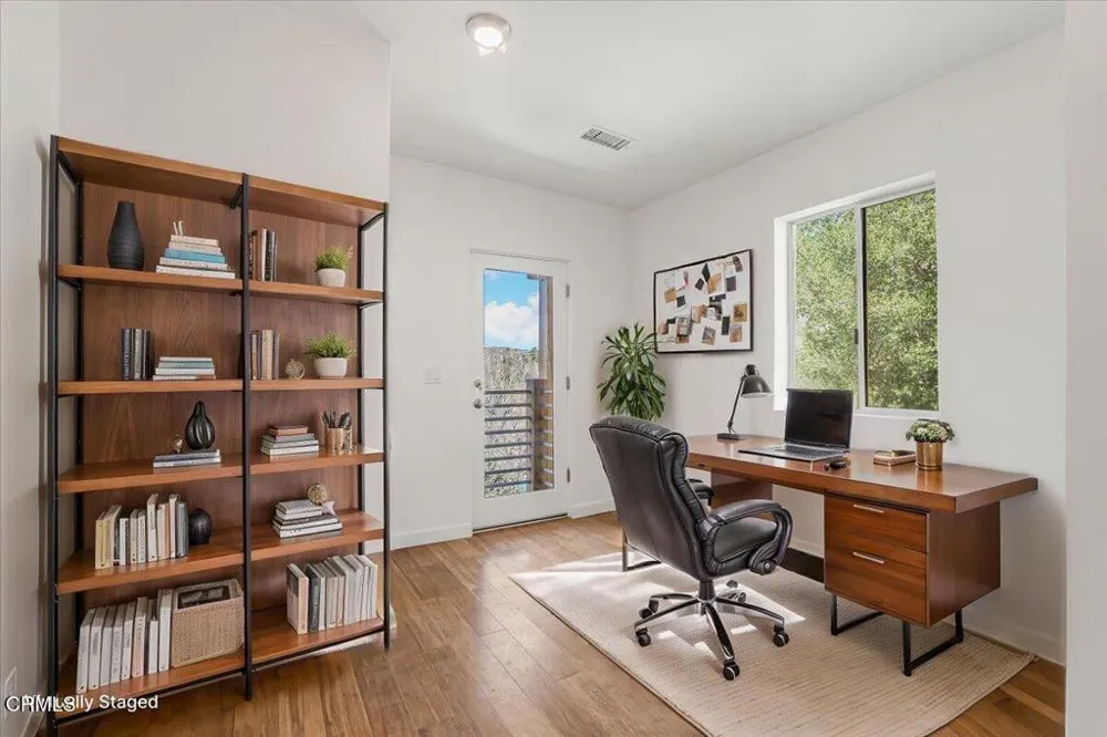 1944 Seminole Drive Agoura Hills, CA 91301