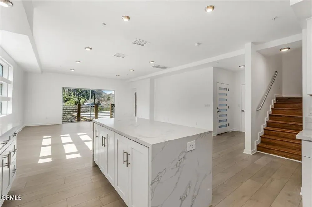 1944 Seminole Drive Agoura Hills, CA 91301