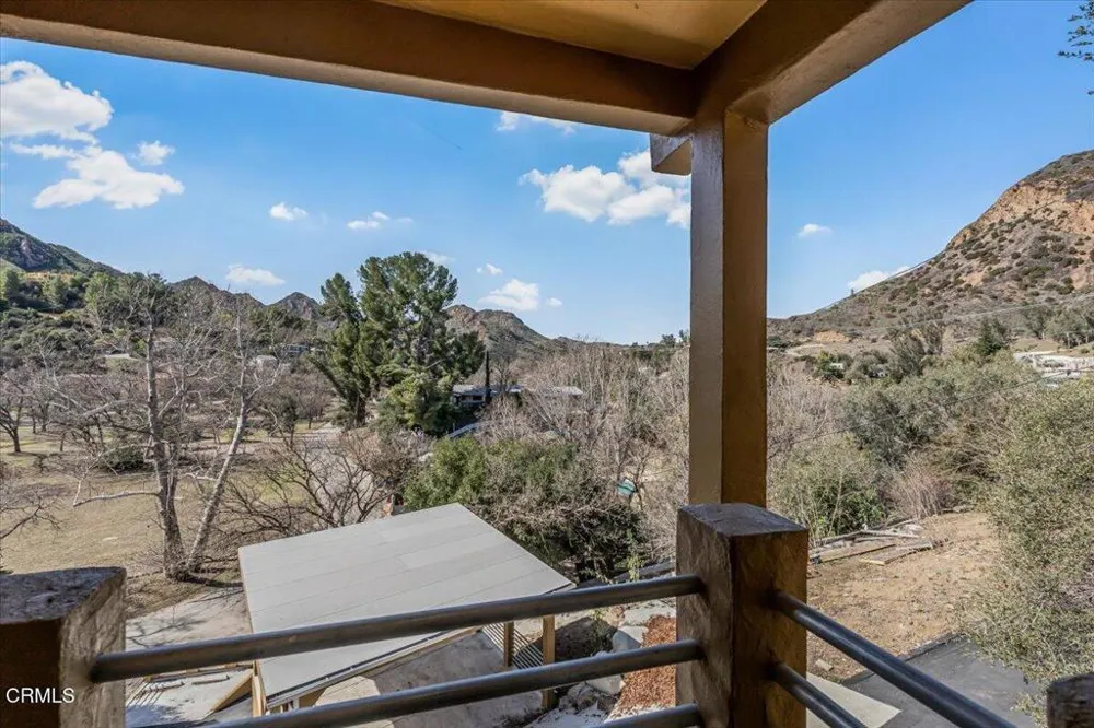 1944 Seminole Drive Agoura Hills, CA 91301
