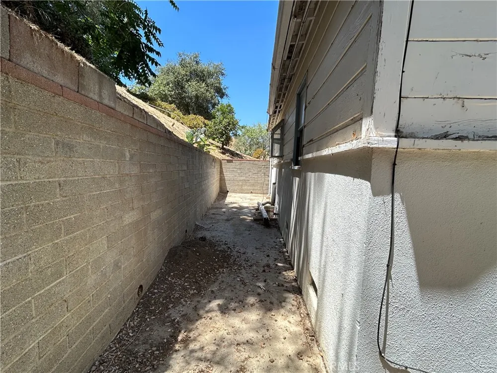 12229 Alta Sylmar, CA 91342