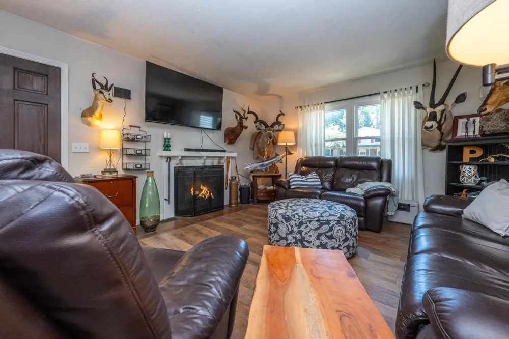 2240 Pleasant Hill Drive Norton Shores, MI 49441