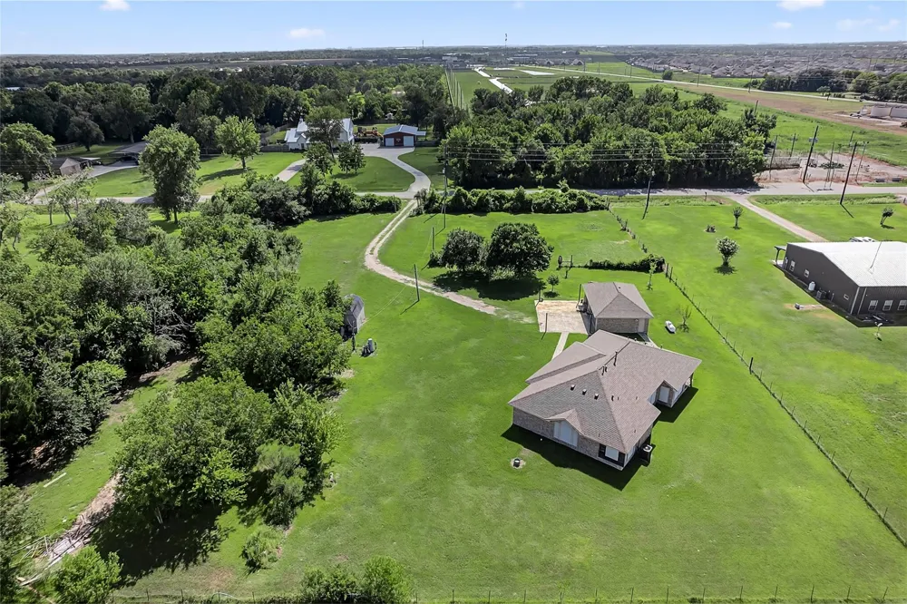 329 Gou Hole Cove, TX 77523