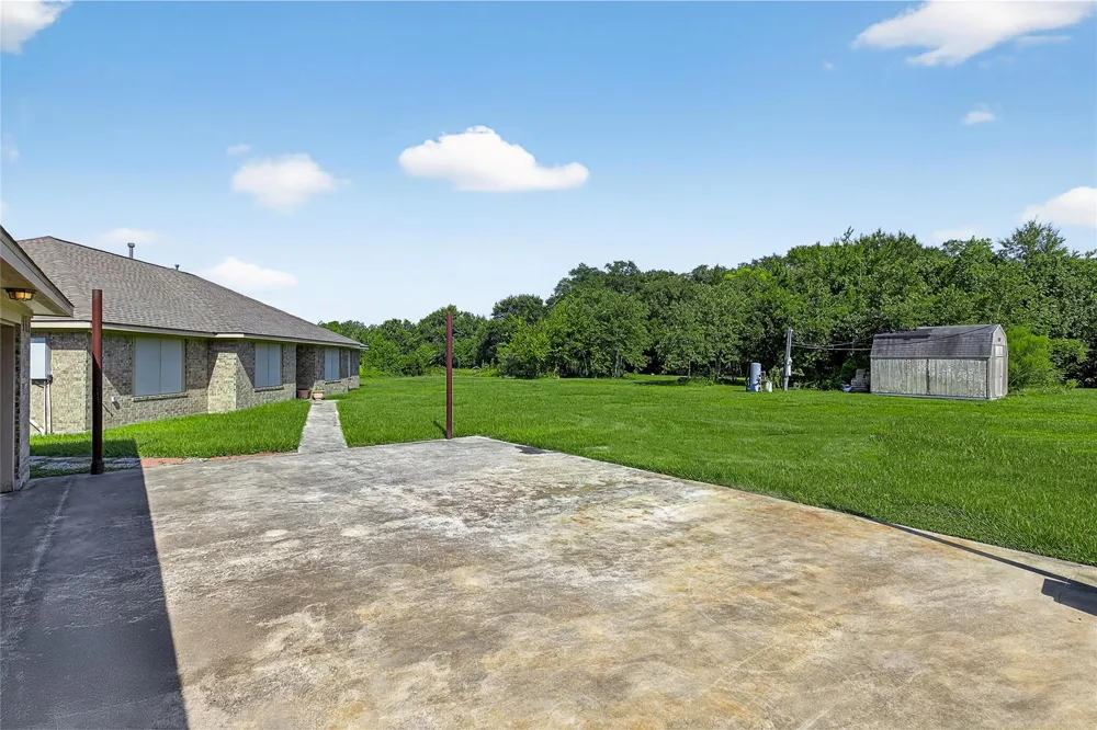 329 Gou Hole Cove, TX 77523