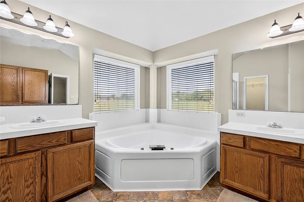 329 Gou Hole Cove, TX 77523