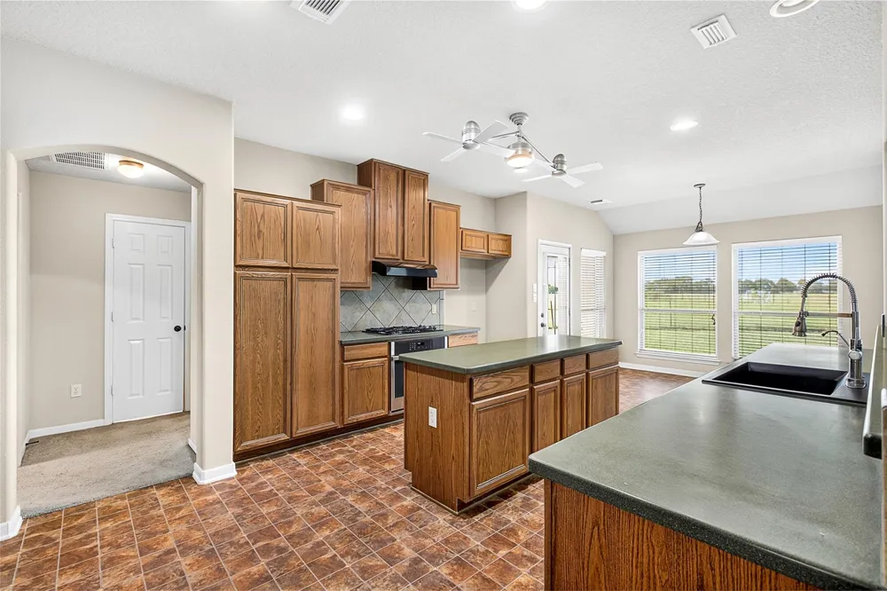 329 Gou Hole Cove, TX 77523