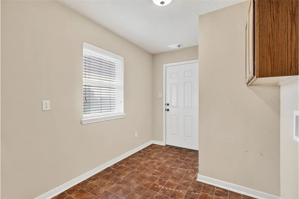 329 Gou Hole Cove, TX 77523