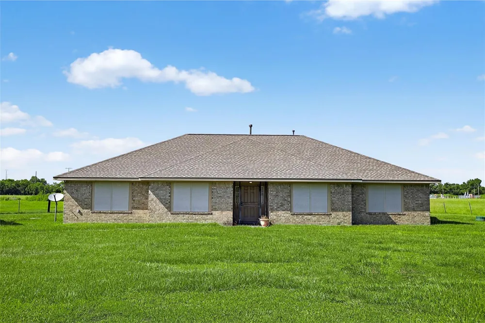 329 Gou Hole Cove, TX 77523