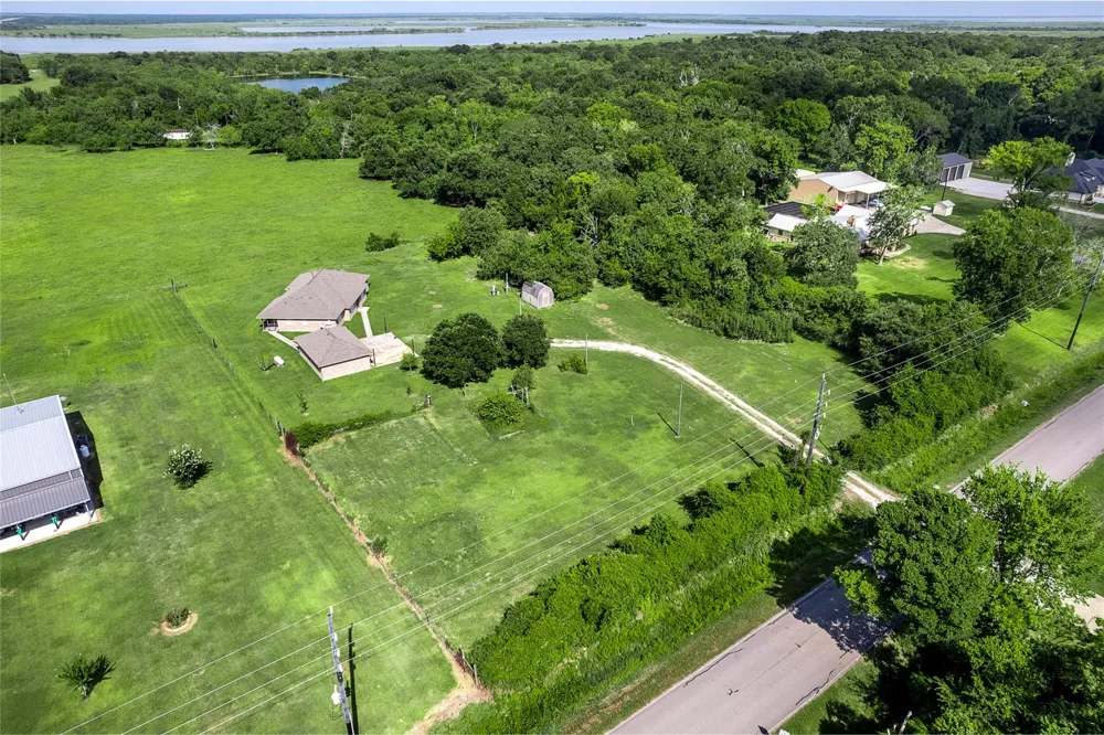 329 Gou Hole Cove, TX 77523