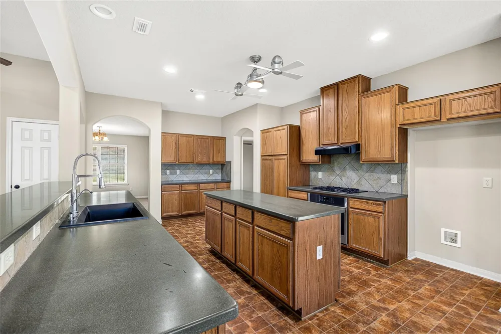329 Gou Hole Cove, TX 77523