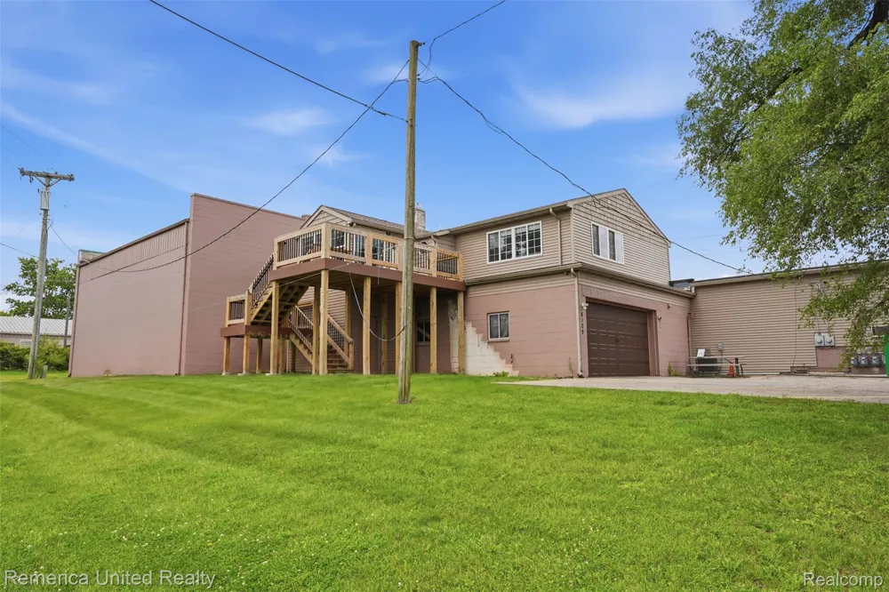 6109 Grand River Avenue Genoa Township, MI 48114