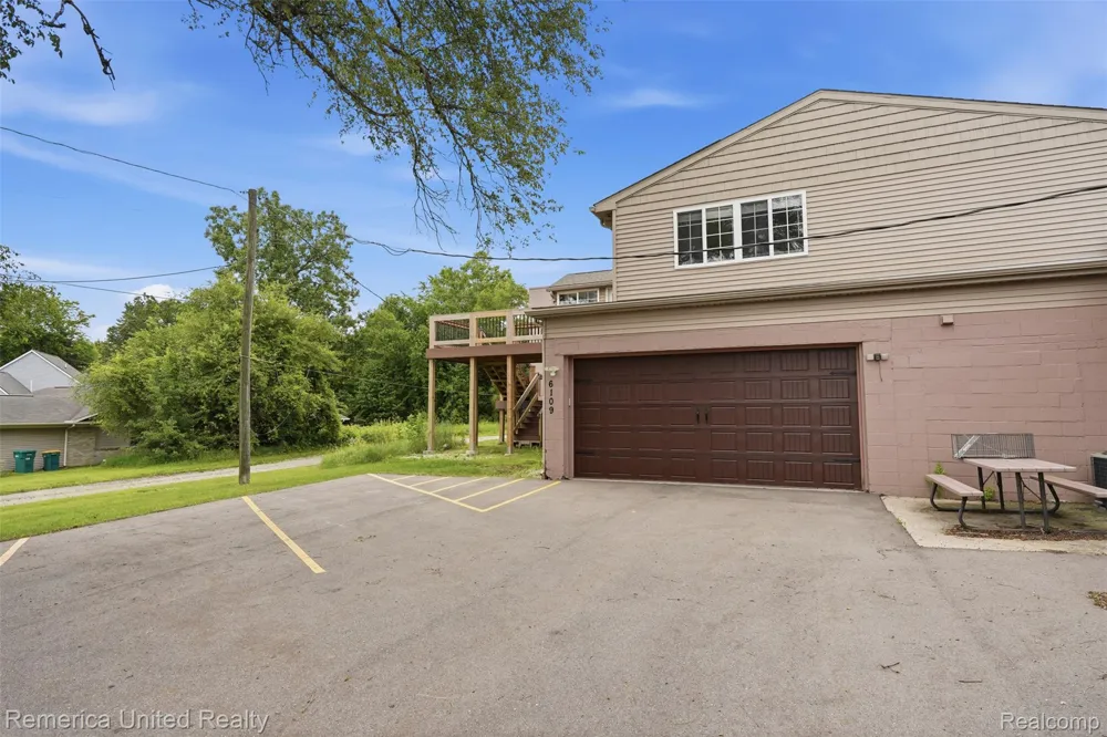 6109 Grand River Avenue Genoa Township, MI 48114