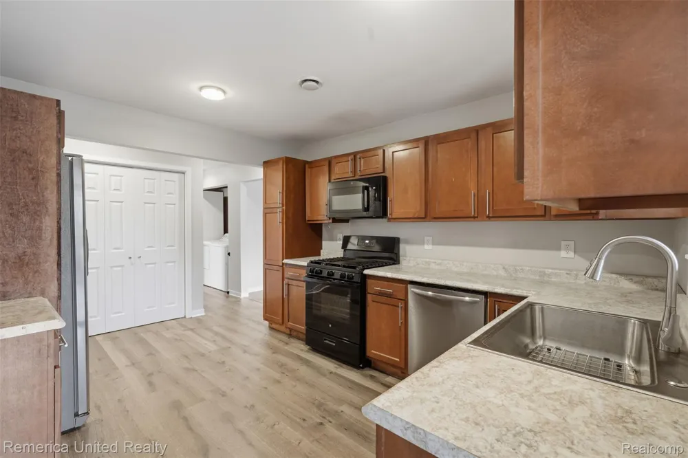 6109 Grand River Avenue Genoa Township, MI 48114
