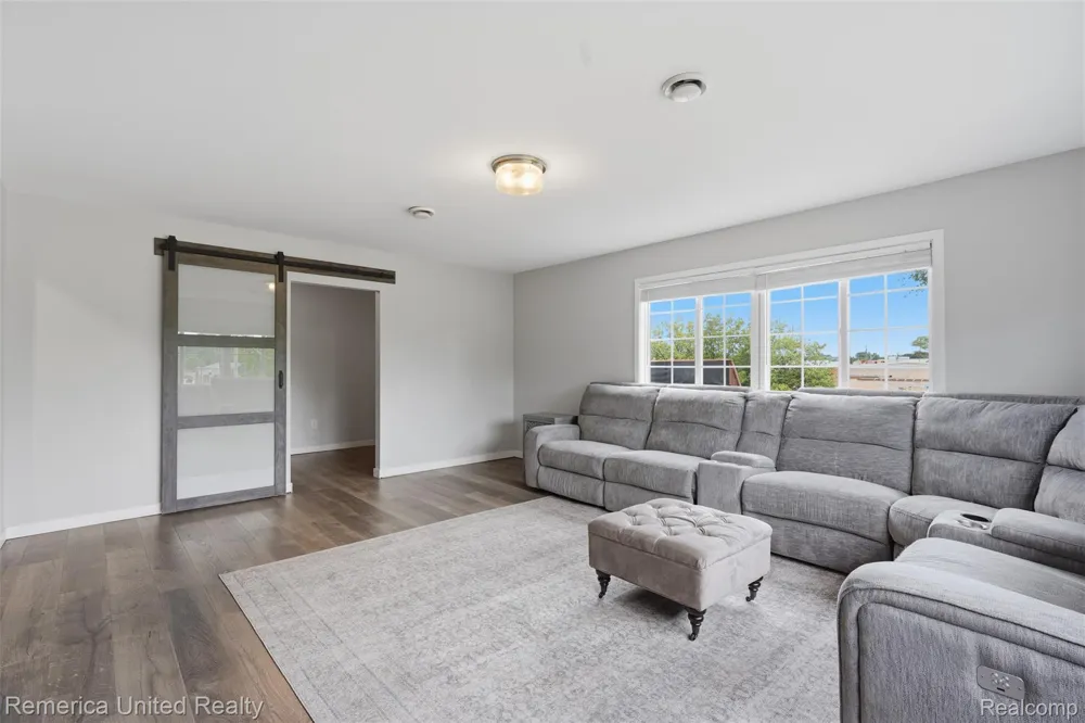 6109 Grand River Avenue Genoa Township, MI 48114