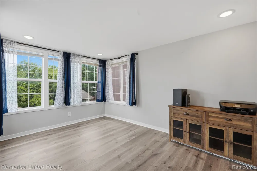 6109 Grand River Avenue Genoa Township, MI 48114