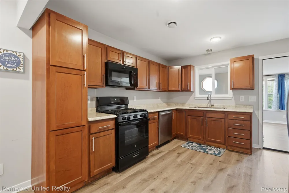 6109 Grand River Avenue Genoa Township, MI 48114