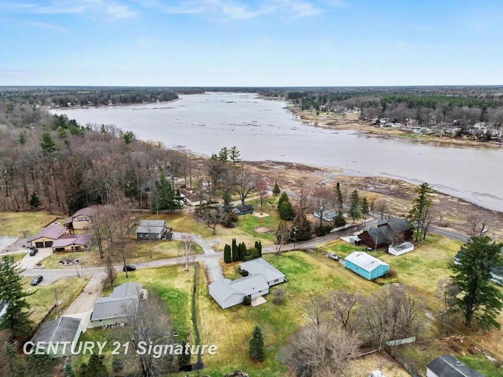 474 W Taylor Drive Jerome Township, MI 48657