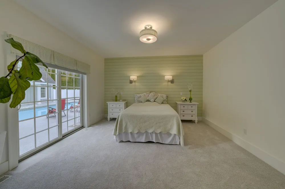 6885 E Shore Road Peninsula Township, MI 49686