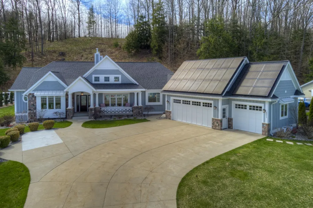 6885 E Shore Road Peninsula Township, MI 49686