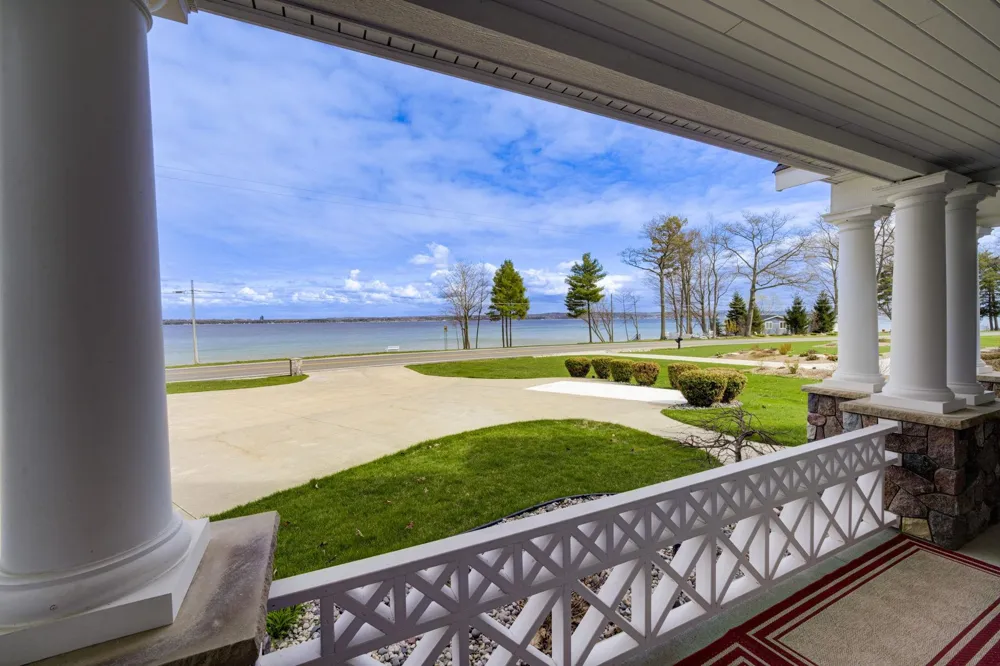 6885 E Shore Road Peninsula Township, MI 49686
