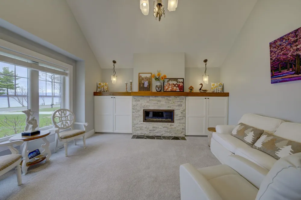 6885 E Shore Road Peninsula Township, MI 49686