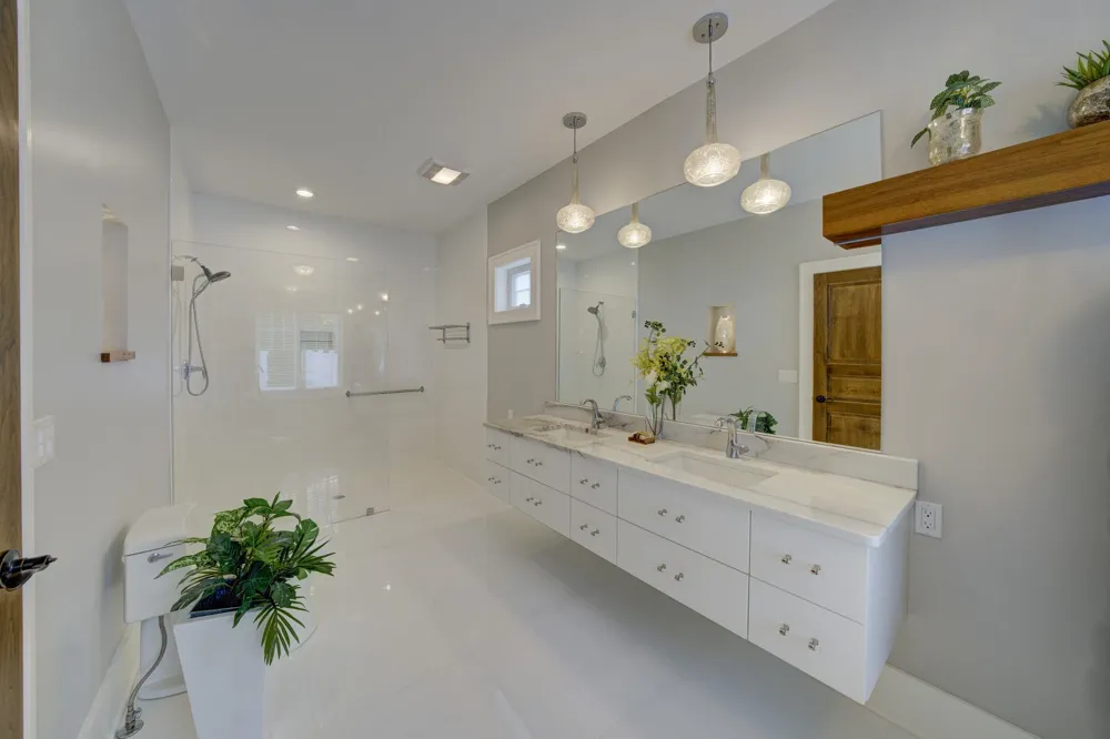 6885 E Shore Road Peninsula Township, MI 49686