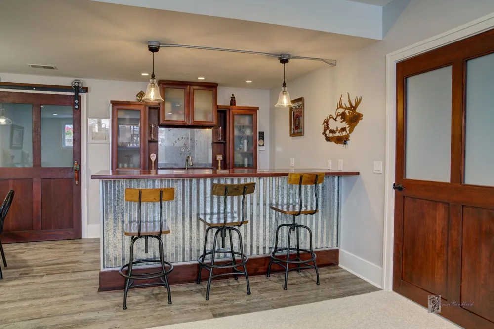 6885 E Shore Road Peninsula Township, MI 49686