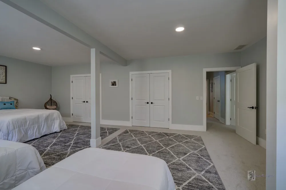 6885 E Shore Road Peninsula Township, MI 49686