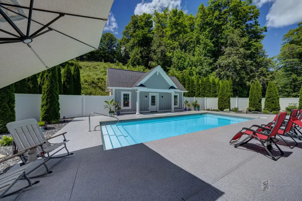 6885 E Shore Road Peninsula Township, MI 49686