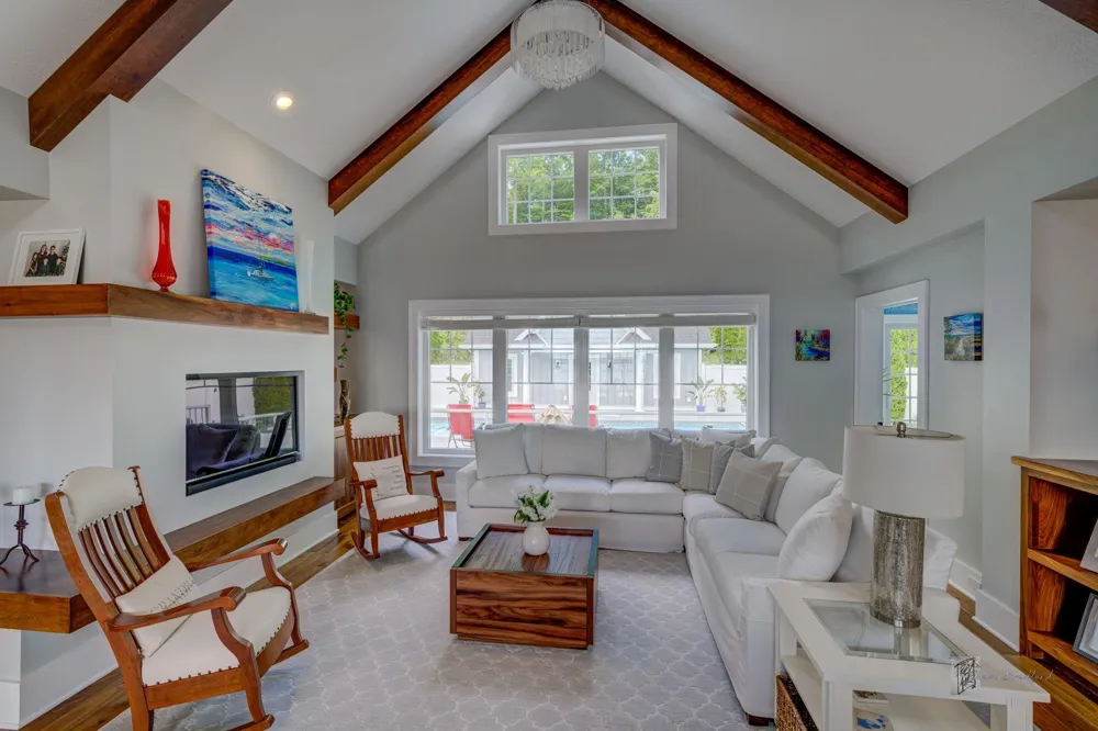 6885 E Shore Road Peninsula Township, MI 49686
