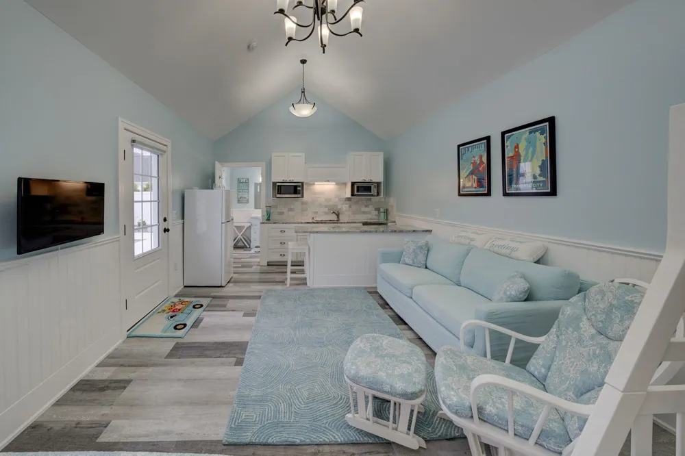 6885 E Shore Road Peninsula Township, MI 49686