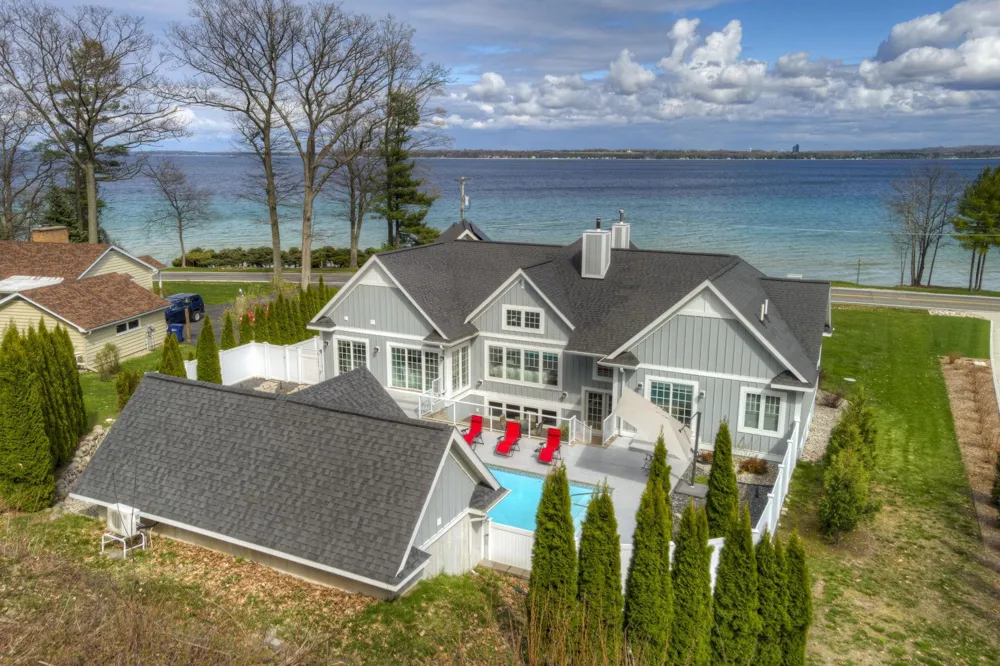 6885 E Shore Road Peninsula Township, MI 49686