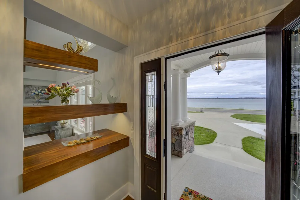 6885 E Shore Road Peninsula Township, MI 49686