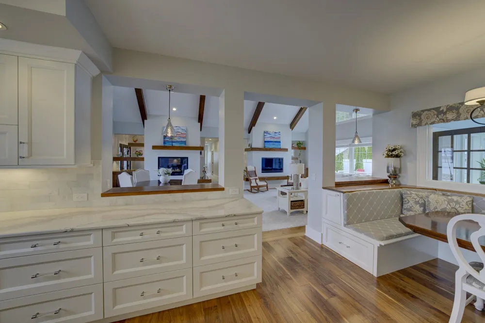 6885 E Shore Road Peninsula Township, MI 49686