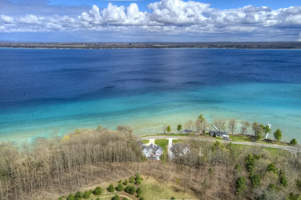 6885 E Shore Road Peninsula Township, MI 49686