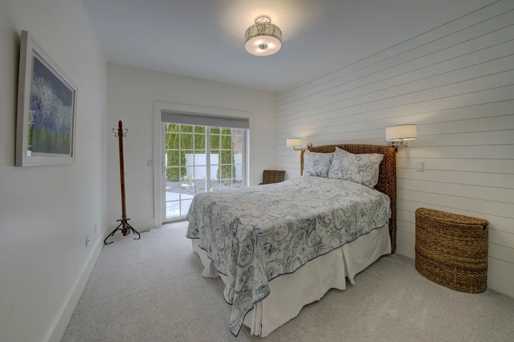 6885 E Shore Road Peninsula Township, MI 49686